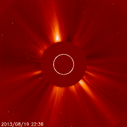 Ejemplo de un halo CME completo en su camino a la Tierra como lo ve SOHO/LASCO C2.