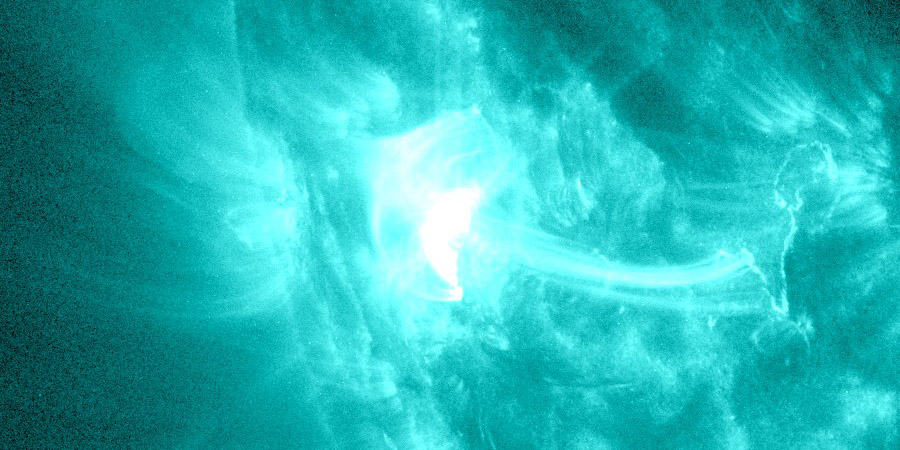 Sunspot region 2209, auroral activity