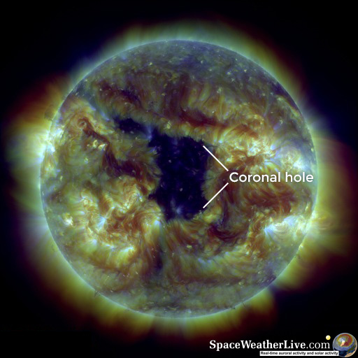 由NASA美國太空總署的太陽動力觀測衛星拍攝到的典型日冕洞。