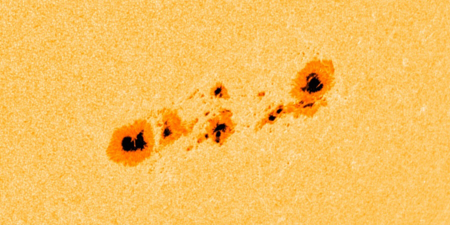 Complex sunspot region 2422