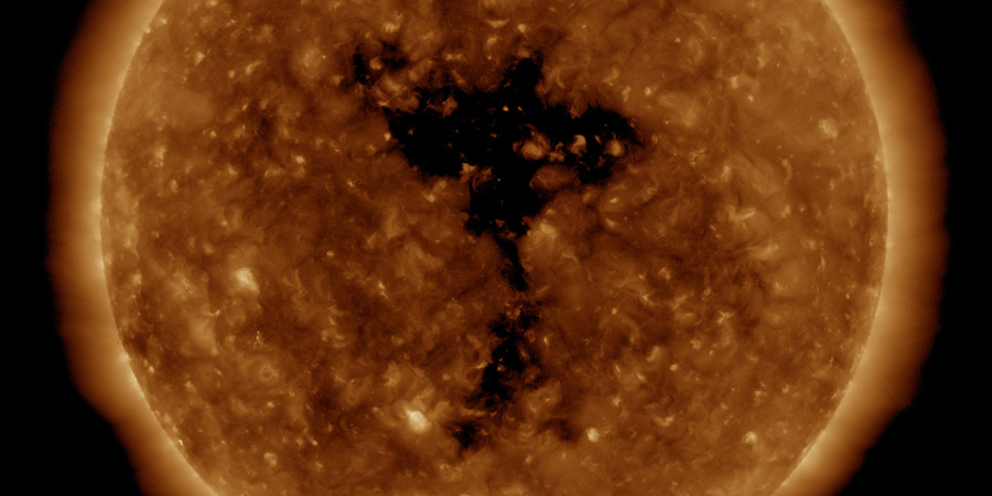 Coronal hole faces Earth, G1 watch