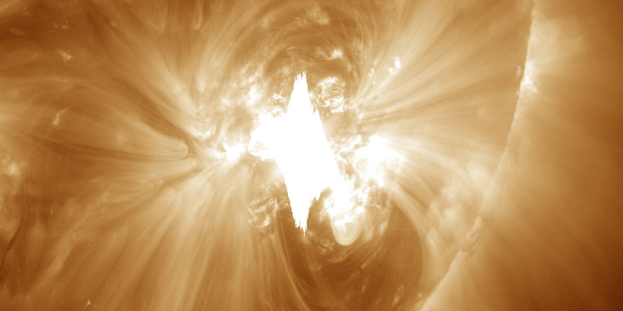 X2.0 solar flare from sunspot region 2192