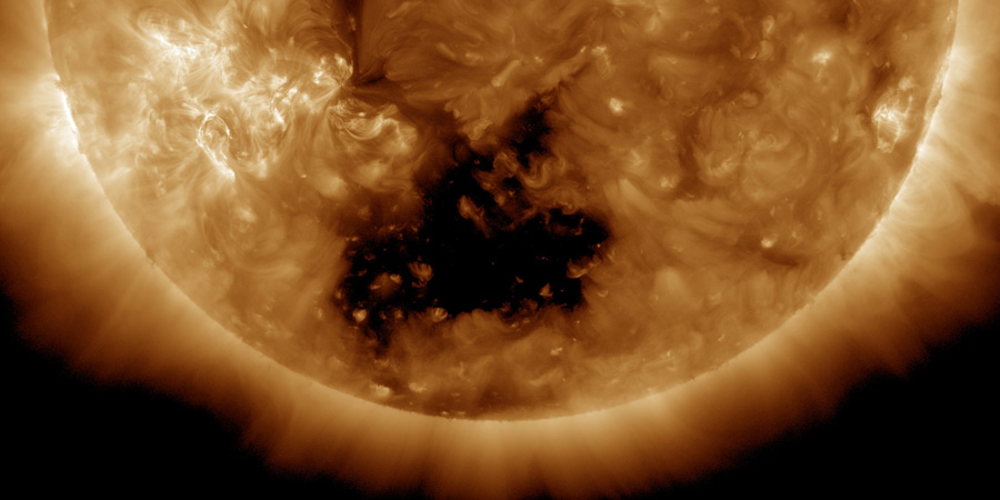Coronal hole faces Earth, G2 geomagnetic storm watch